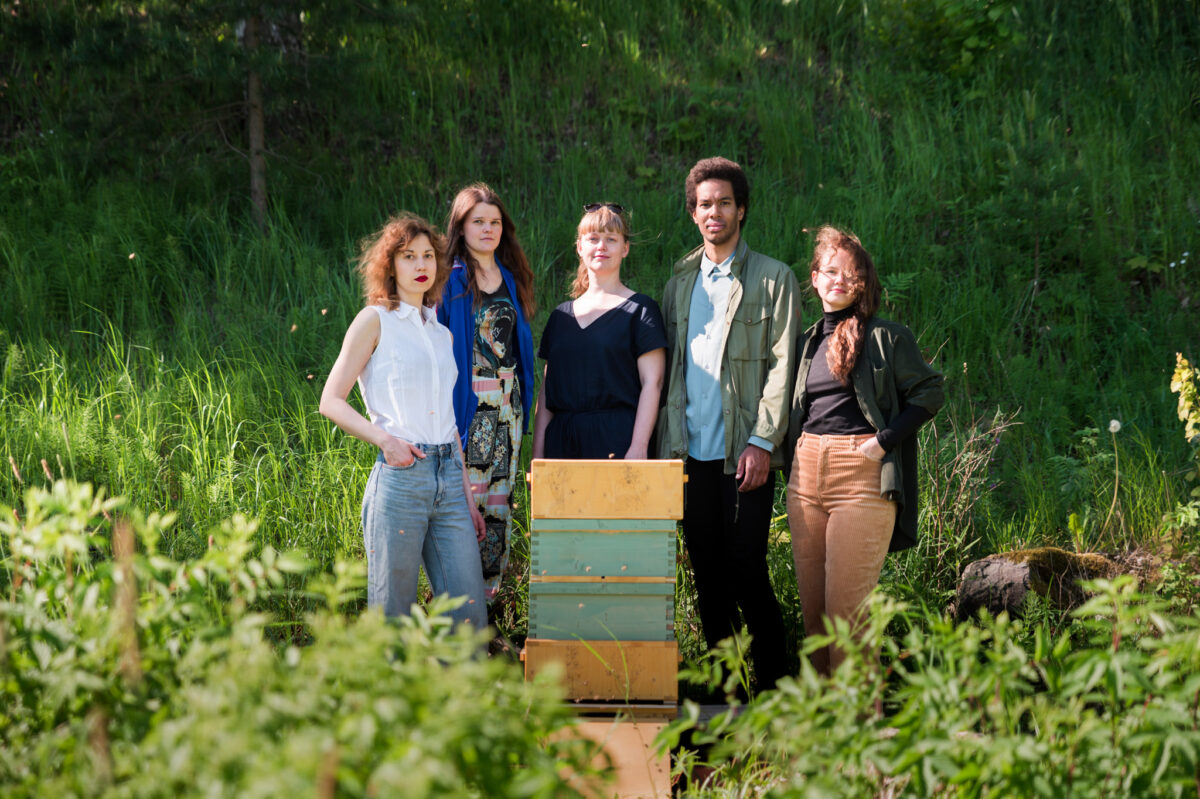 In the photo from left to right: Aino Aksenja, Ina Niemelä, Ingvill Fossheim, Marlon Moilanen, Suvi Tuominen. Photo: Jussi Virkkumaa